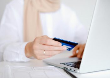 Så betalar svenskar på onlinecasinon – En guide till de vanligaste betalningsmetoderna